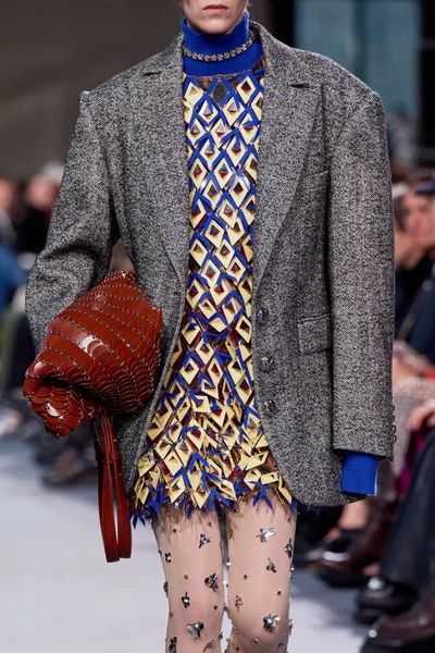 Look 44